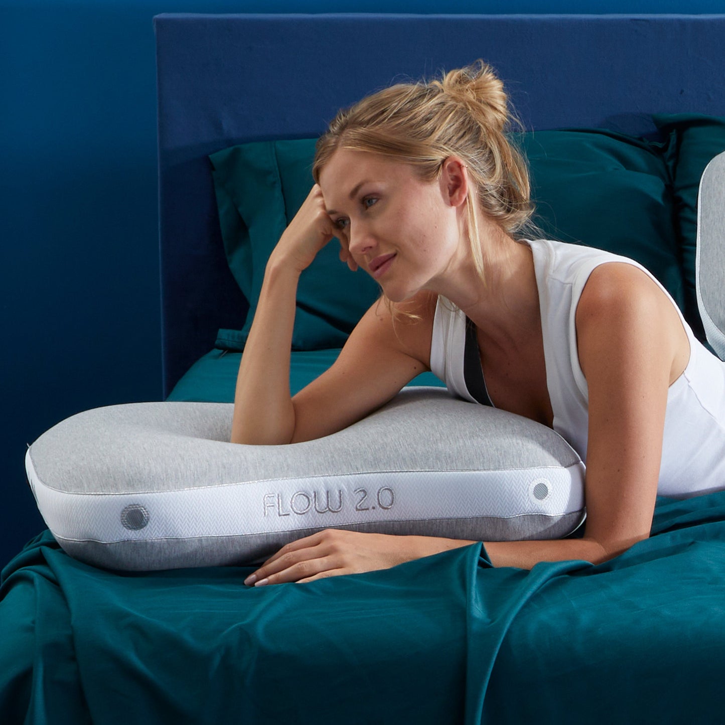 Flow Cuddle Curve PerformanceÂ® Pillow