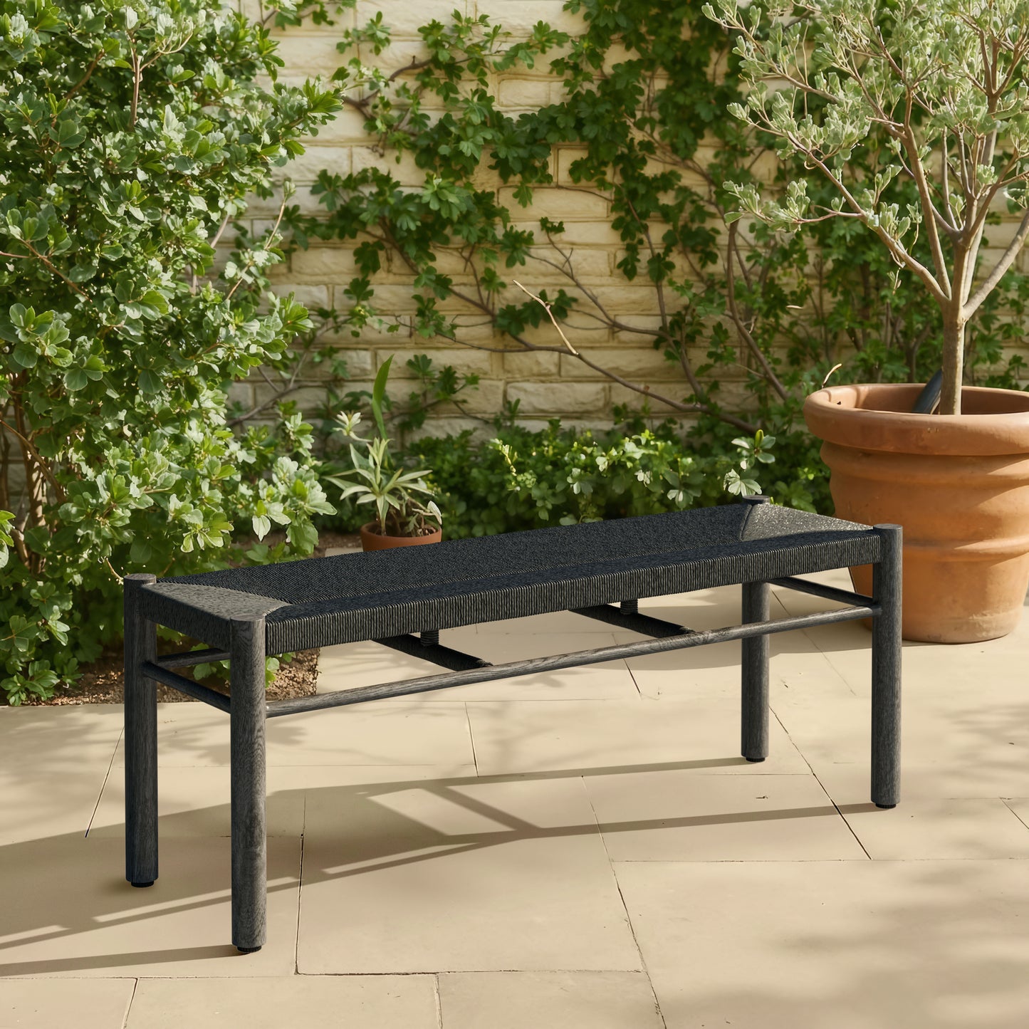Iska Bench Black style shot 1
